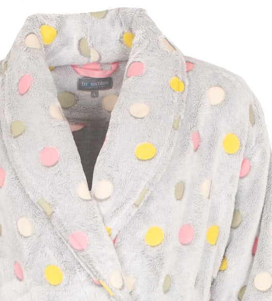Grijze fleece badjas met gekleurde stippen, sjaalkraag en ceintuur. Merk Irresistible zichtbaar op label.