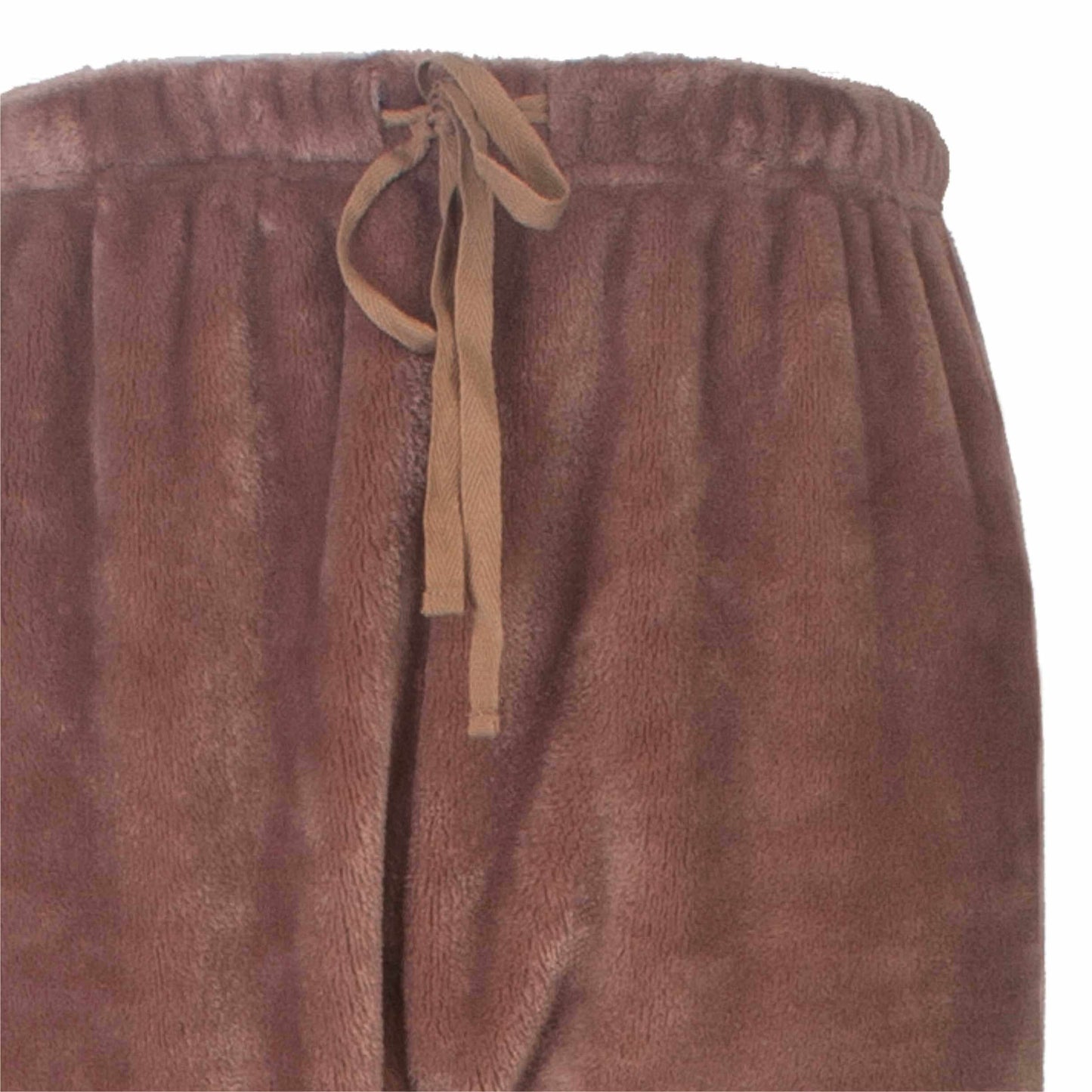 Close-up van bruine fleece stof met elastische tailleband en beige trekkoord, deel van een huispak.