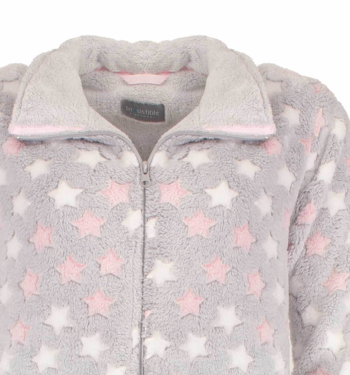 Grijze fleece huispak met roze en witte sterren, ritssluiting en opstaande kraag van het merk Irresistible.