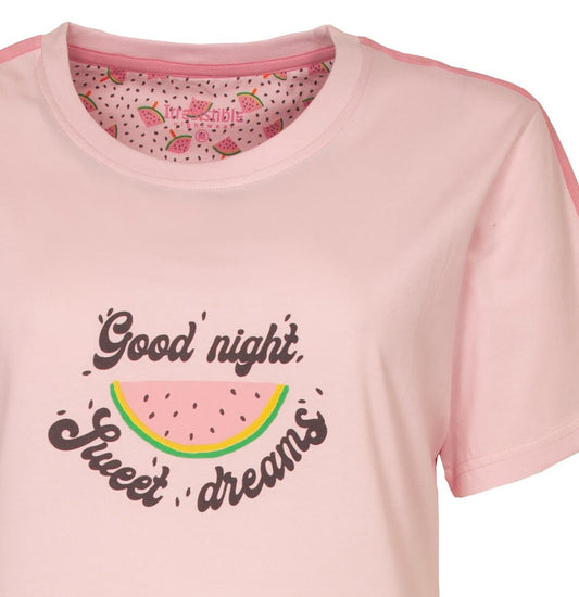 Lichtroze nachthemd met 'Good night, sweet dreams' en watermeloen print. Binnenkant hals heeft watermeloenpatroon.