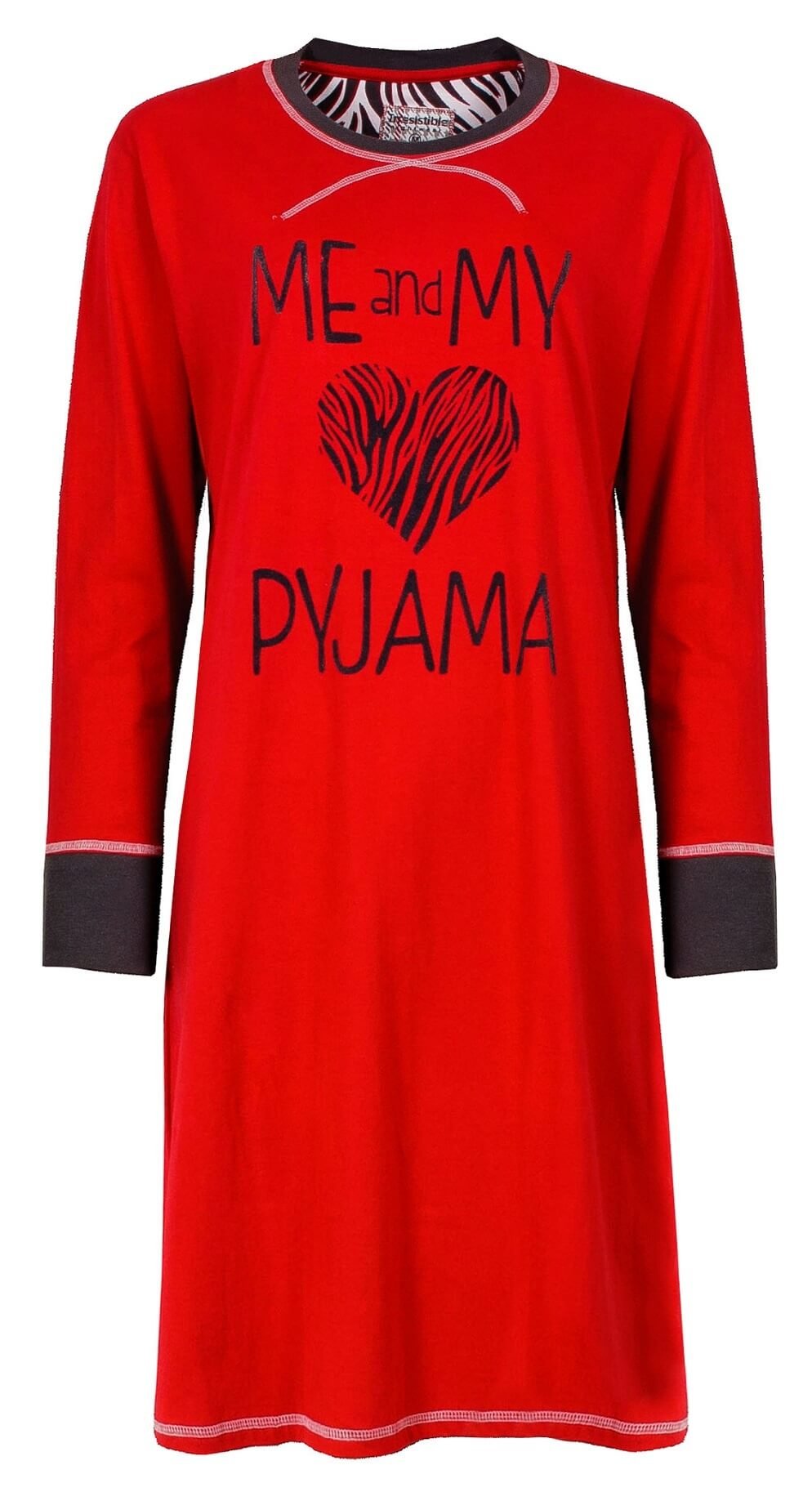 Rood katoenen nachthemd met lange mouwen, 'ME and MY PYJAMA' tekst en hartje in zebra-print op de voorkant
