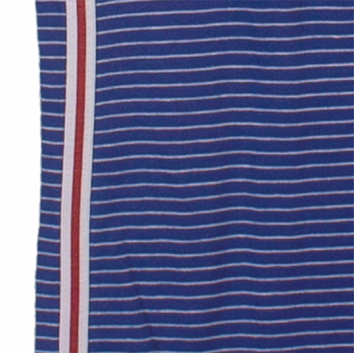 Kobaltblauw nachthemd met korte mouwen en witte horizontale strepen, rode verticale streep aan de zijkant.