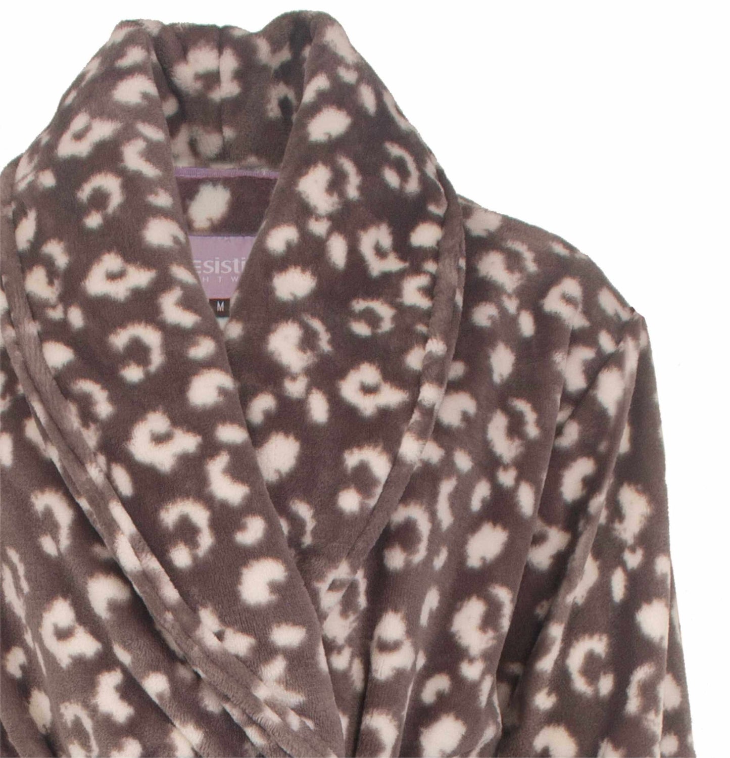 Zachte fleece ochtendjas met bruine panterprint, opstaande kraag en comfortabele pasvorm voor dames.
