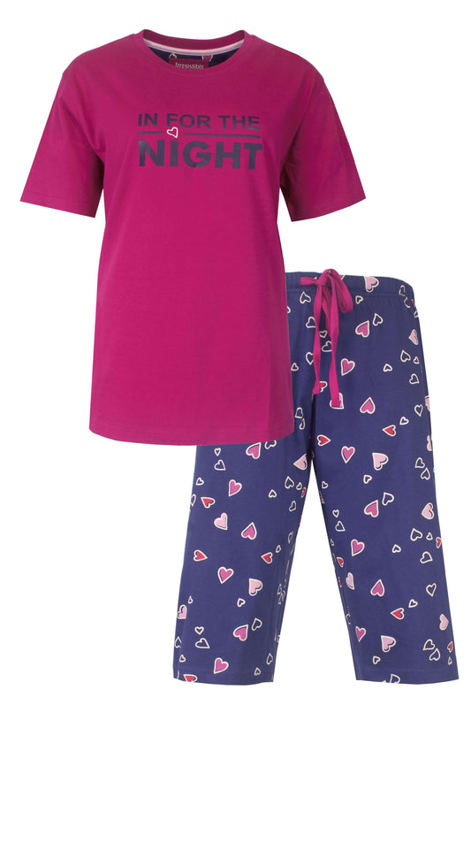 Fuchsia dames pyjama met 'In for the night' tekst op shirt en hartjesprint op blauwe broek