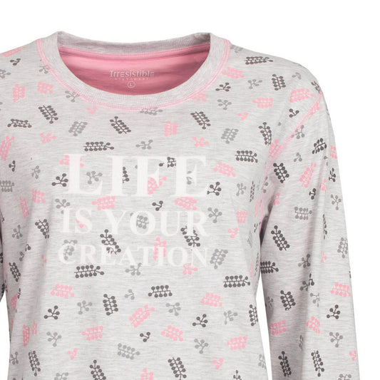 Lichtgrijze pyjama top met roze en grijze bloemenprint en tekst 'Life is your creation' in witte letters
