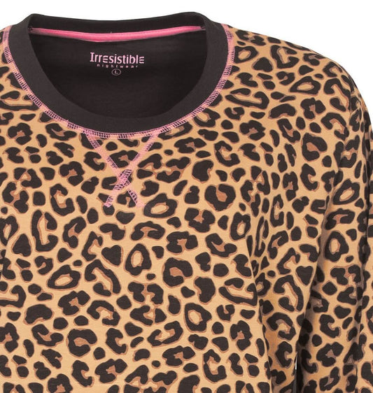 Bruine dames pyjama met luipaardprint, ronde hals met zwarte boord en roze accent, merk Irresistible