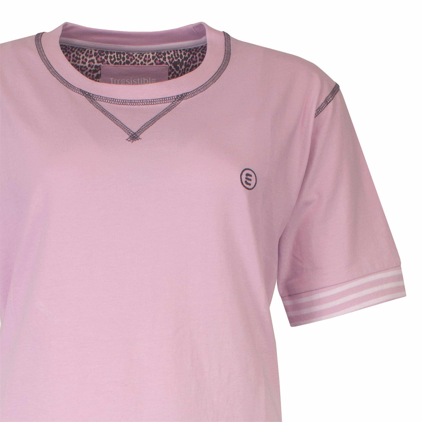 Lila dames shortama met rshirt. Ronde hals met grijze bies, klein logo op de borst, strepen op de mouw.