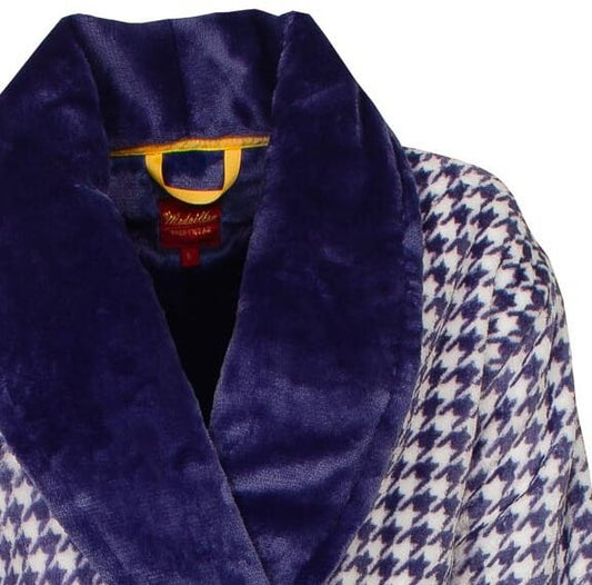 Blauwe damesbadjas met pied-de-poule-patroon, zachte sjaalkraag en lange mouwen van coral fleece