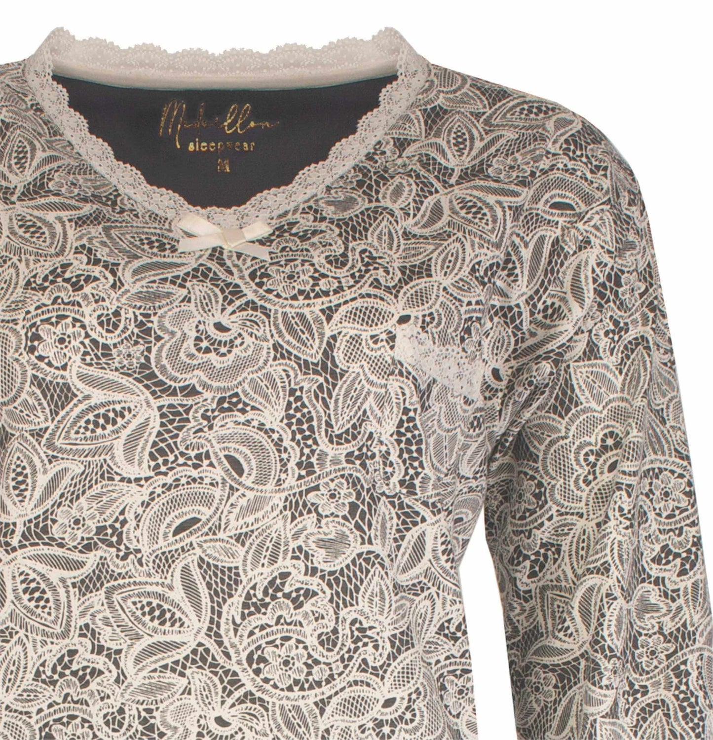 Grijs nachthemd met fijn geprint kant-achtig patroon, ronde hals met kanten rand en strikje, lange mouwen