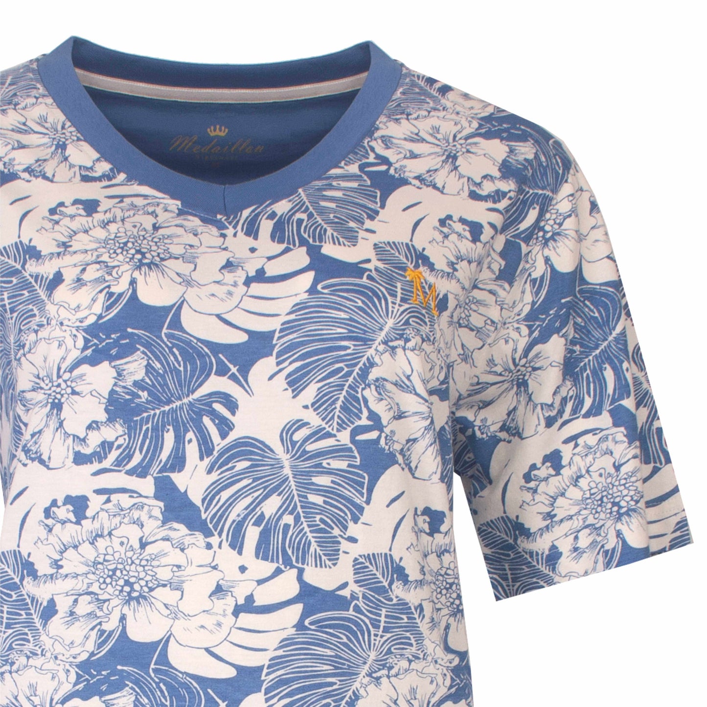 Lichtblauw dames nachthemd met witte bloemen- en bladermotief, korte mouwen en ronde hals