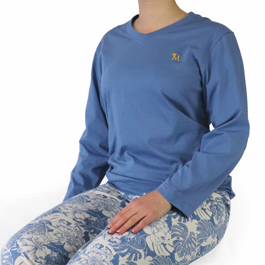 Lichtblauwe katoenen dames pyjama met M logo en bijpassende bloemenprint broek in blauw en wit