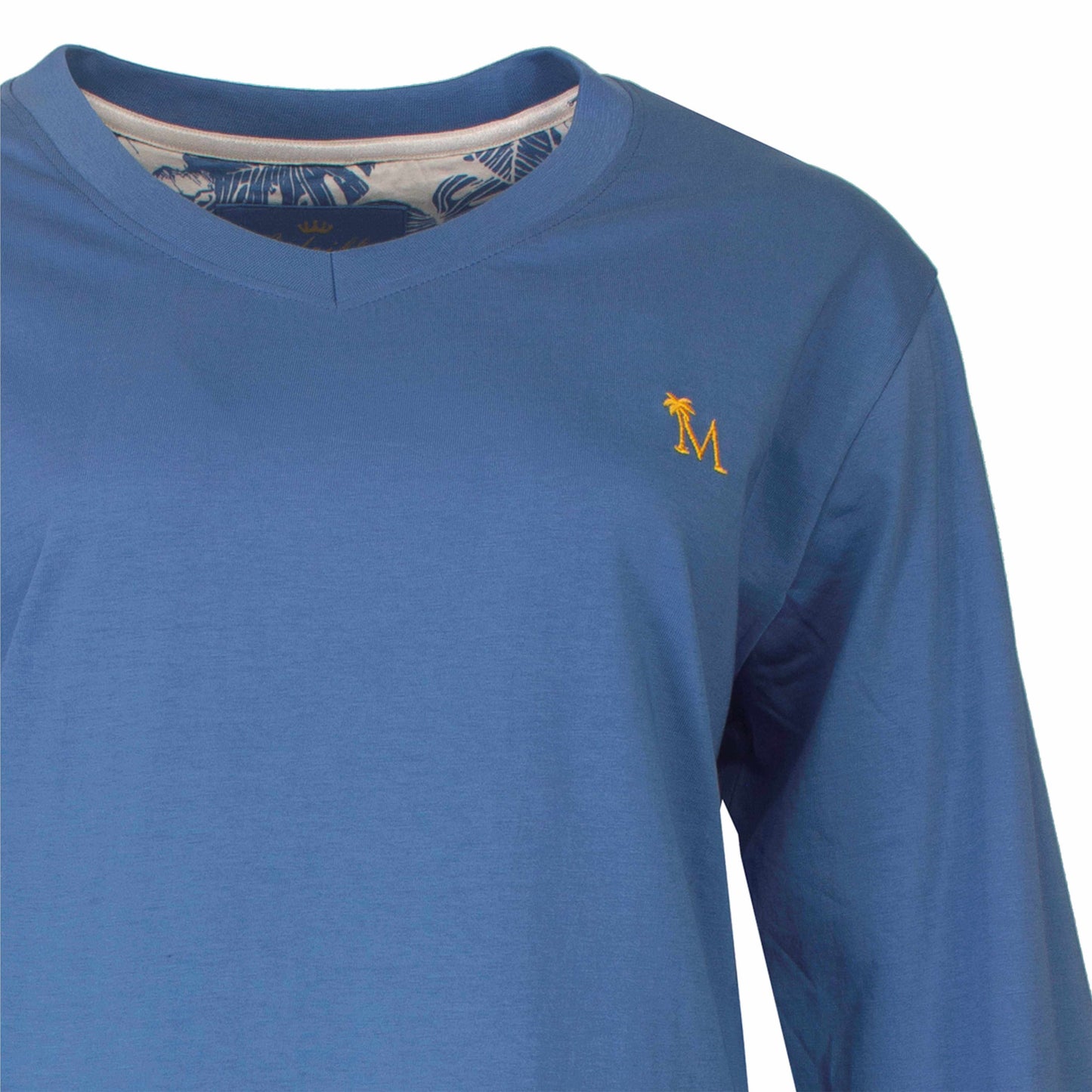 Lichtblauwe dames pyjama top met lange mouwen, M logo geborduurd in geel, V-hals met decoratieve voering.