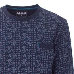 Close-up van een navy blauwe pyjama top met geometrisch patroon en ronde hals, gemaakt van katoen.