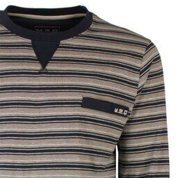 Gestreepte pyjama top in navy blauw en beige tinten, met ronde hals en borstzakje met MEQ logo.