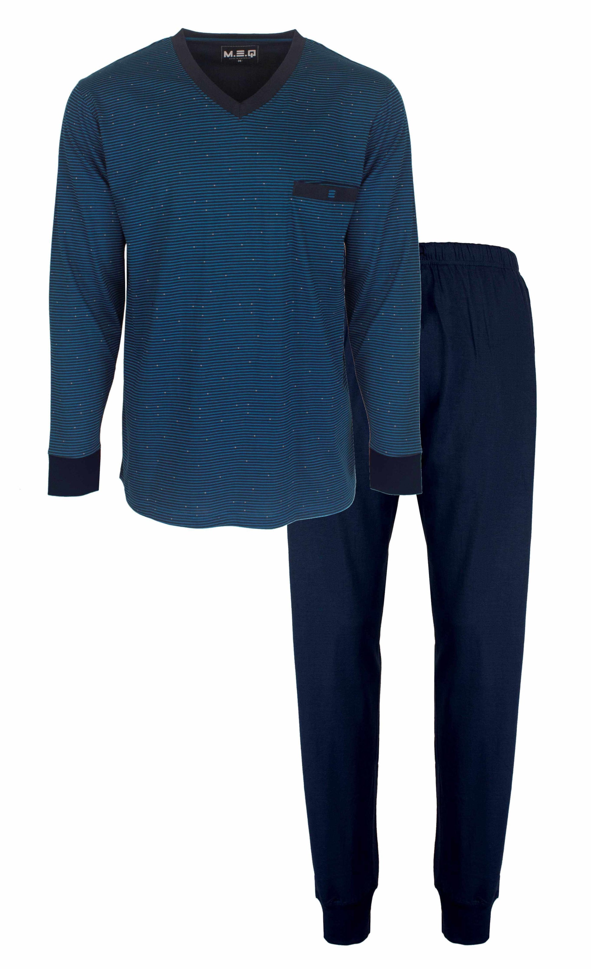 Blauwe gestreepte heren pyjama met lange mouwen, V-hals en donkerblauwe broek. Merk MEQ.