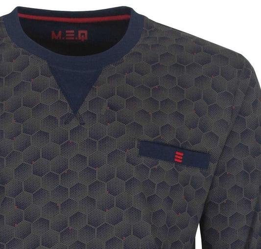 Grijze heren pyjama met hexagon patroon, donkerblauwe kraag en borstzakje met rood logo accent