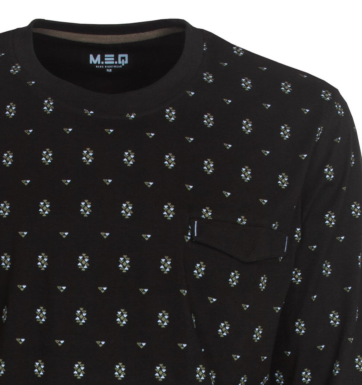 Zwarte pyjama top met geometrisch patroon van driehoekjes en diamantvormen, ronde hals en borstzakje