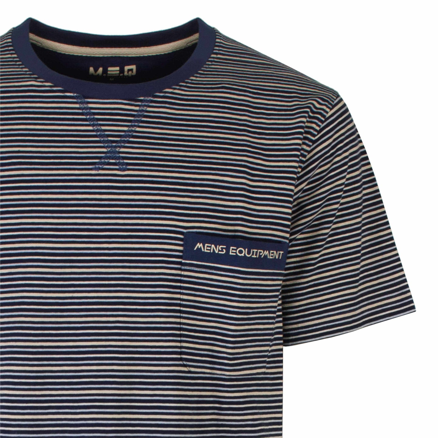Gestreept T-shirt met ronde hals en borstzak, met 'Mens Equipment' logo.druk. Voornamelijk blauw en wit gestreept.