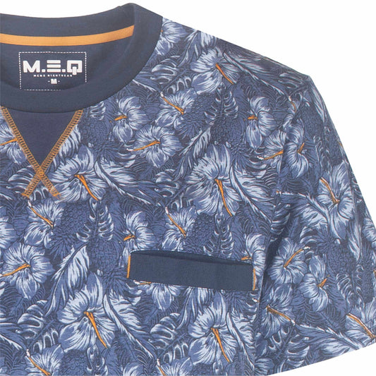Heren shortama met navy blauwe bloemenprint, korte mouwen en contrasterende oranje details op de hals.