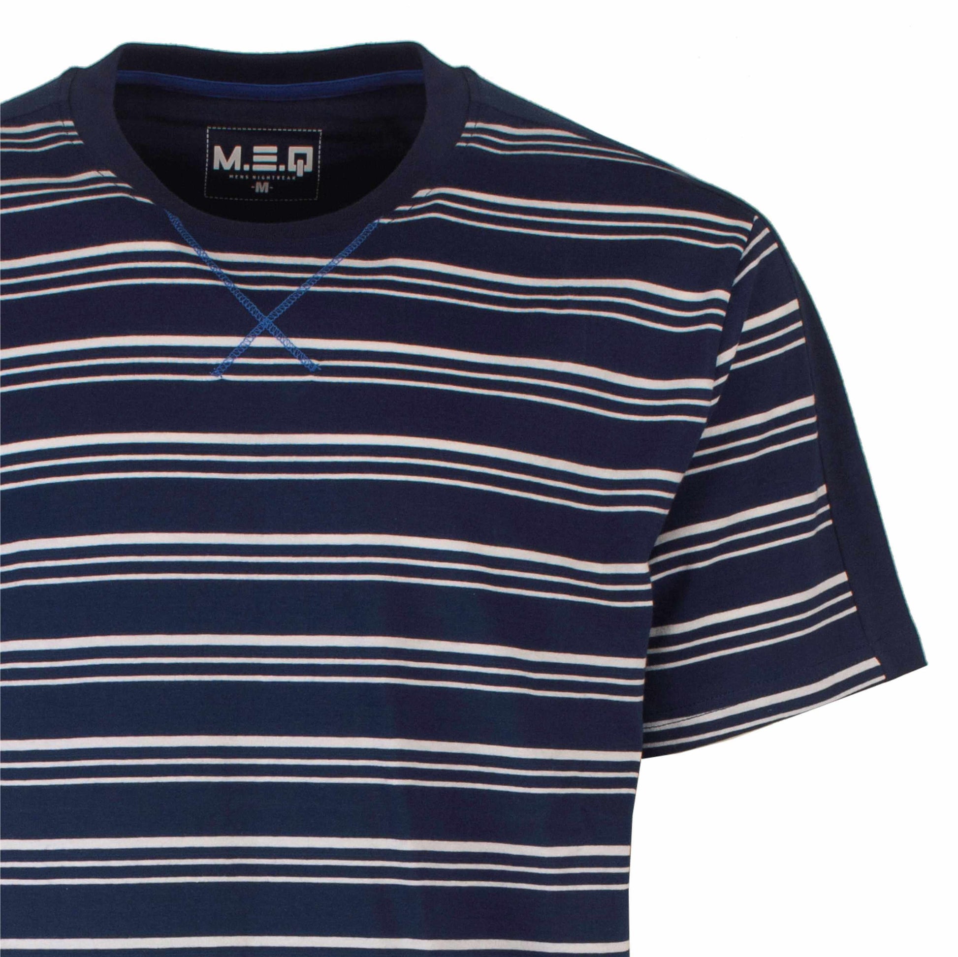 Donkerblauwe gestreepte T-shirt met ronde hals, onderdeel van een heren shortama pyjama set van MEQ