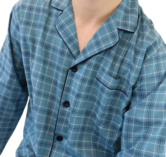 Close-up van een kobaltblauwe geruite pyjama met doorknoop-stijl, toont de kraag en bovenste knoopsluiting.
