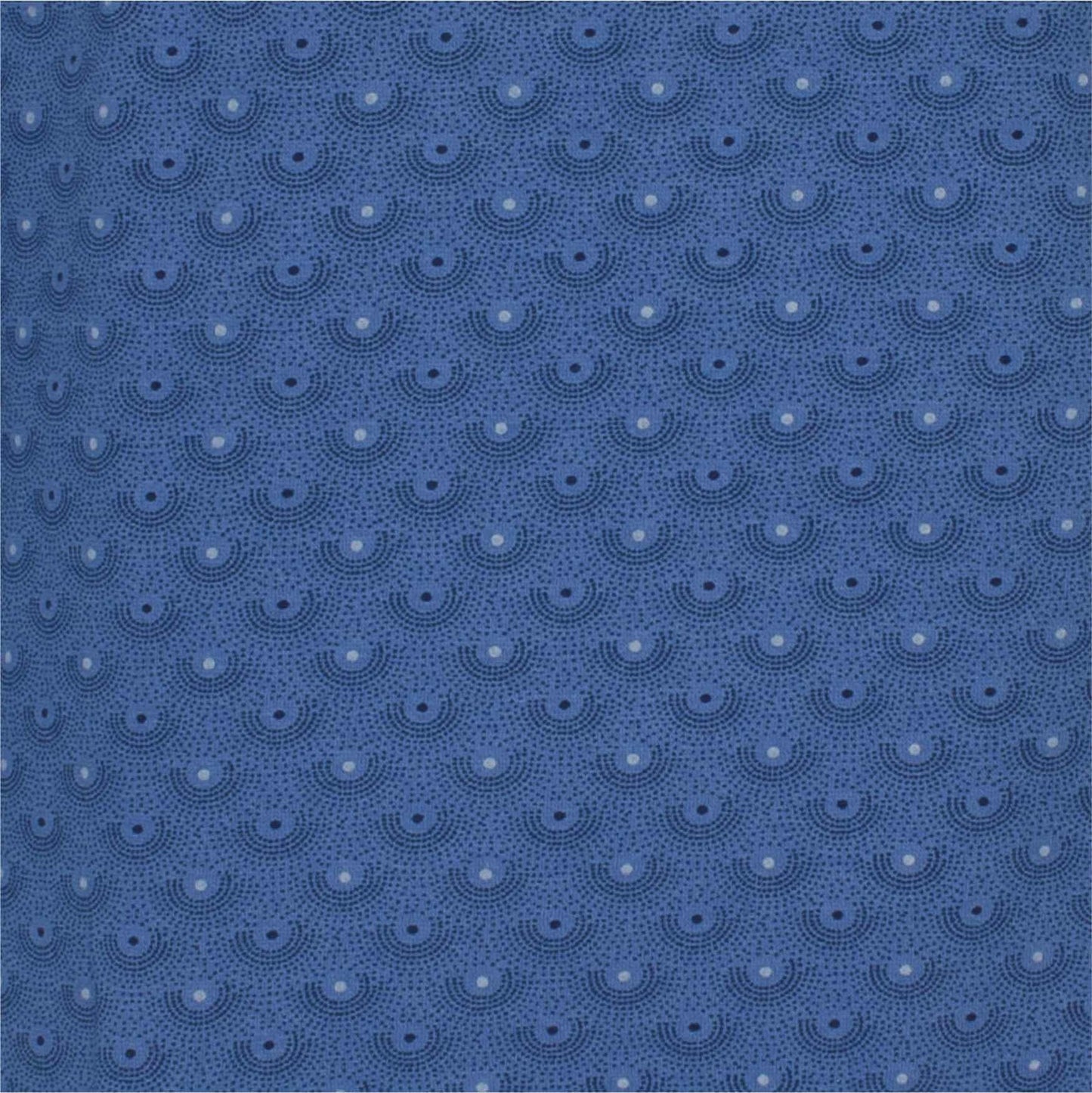 Blauw patroon met cirkelvormige stippen in verschillende tinten blauw, herhalend over het hele oppervlak