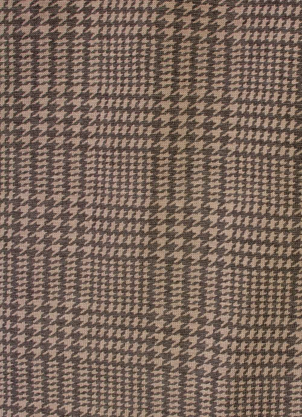 Close-up van bruine geruite katoenen stof met een fijn patroon,uitpatroon, typisch voor een pyjama
