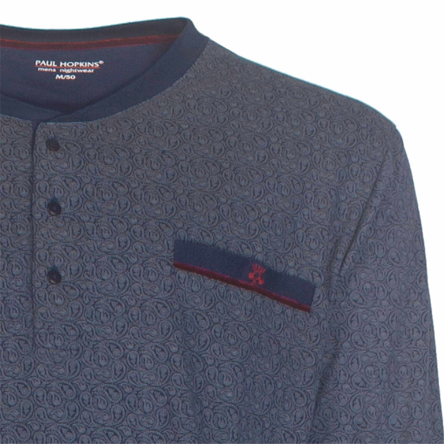 Blauwe heren pyjama met geprint dessin, knopen aan de voorkant en een borstzakje met logo-accent