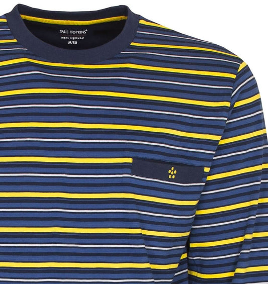 Gestreepte pyjama in blauw, geel en wit. Paul Hopkins merk, ronde hals, borstzakje met geel logo.