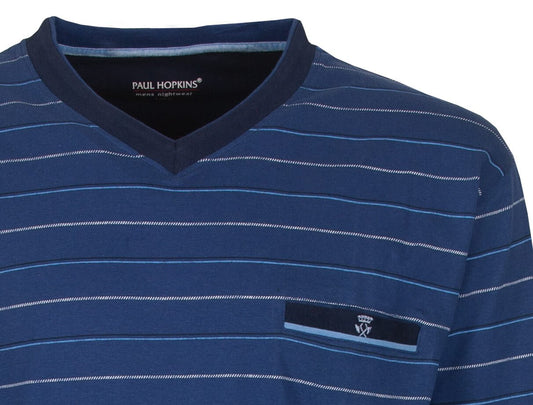 Blauwe gestreepte pyjama top van Paul Hopkins met V-hals en klein logo op de borst, gemaakt van katkatoen.