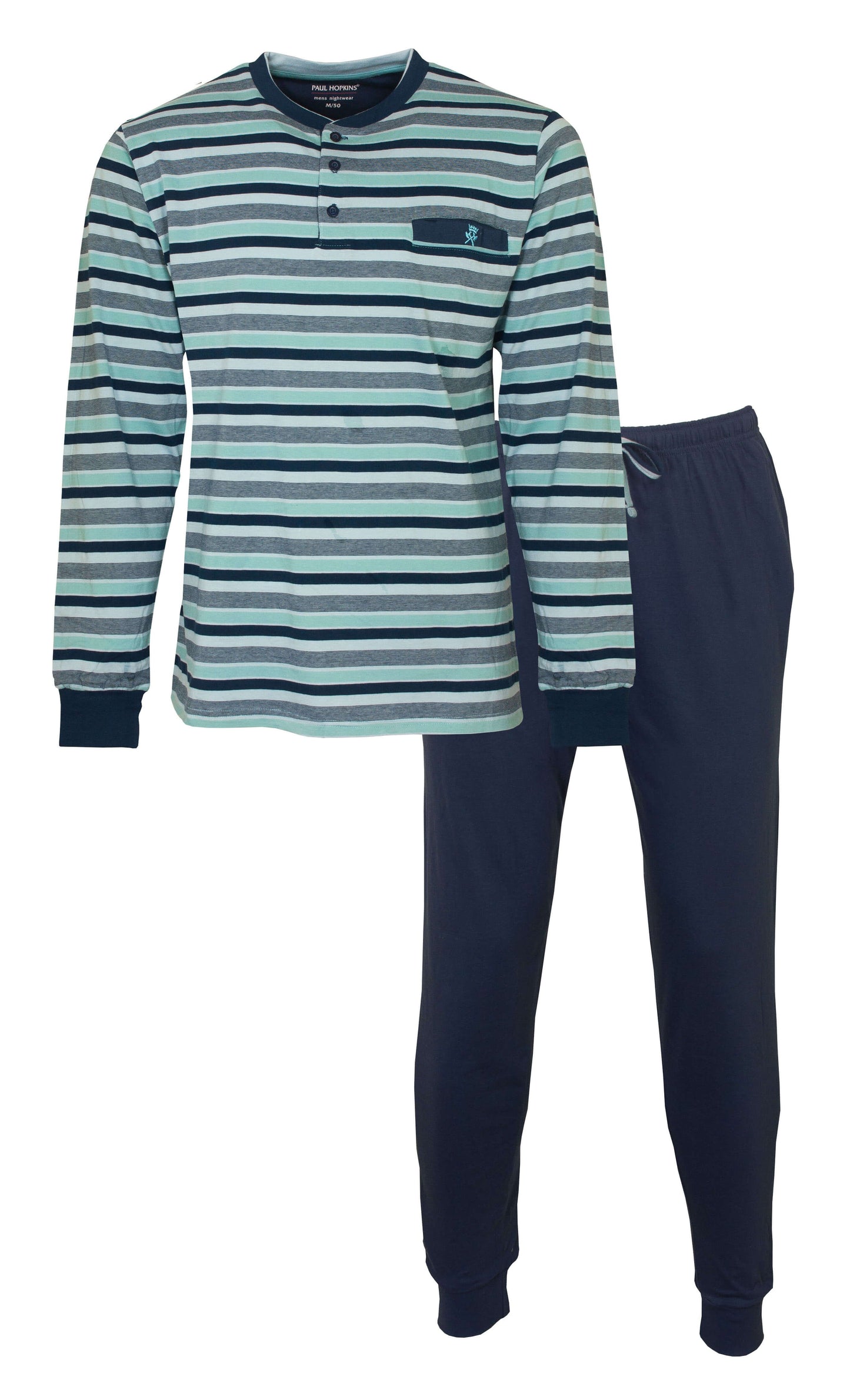 Blauw gestreepte pyjama met lange mouwen en bijpassende broek. Lichtblauwe en grijze strepen op het shirt.