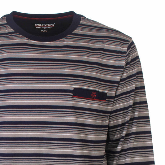 Gestreepte pyjama top in donkerblauw, grijs en wit met ronde hals en klein borstzakje met logo