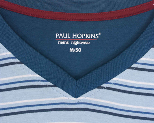 Blauwe Paul Hopkins pyjama met V-hals, gestreept bovenstuk en effen broek.Erstuk. Maat M/50.
