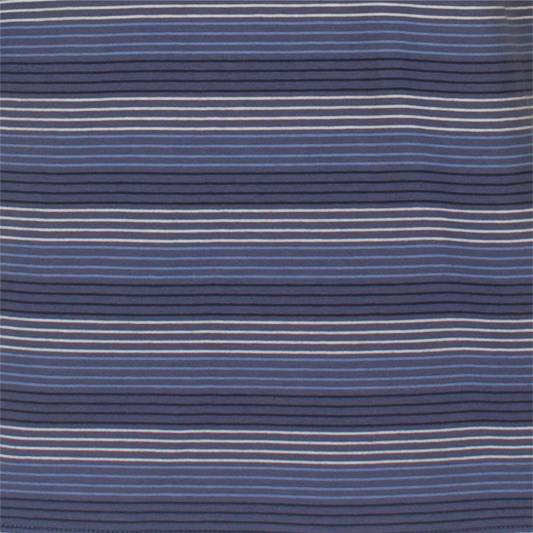 Blauwe stof met horizontale strepen in verschillende tinten blauw en wit, patroon voor pyjama set