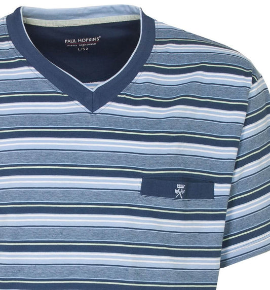 Gestreepte blauw-witte V-hals pyjama top van Paul Hopkins. Merk en maat zichtbaar op de kraag.