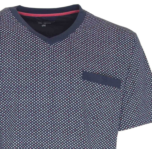 Blauw heren shortama met wit en rood stippenpatroon, V-hals en borstzakje. Gemaakt van 100% katoen.