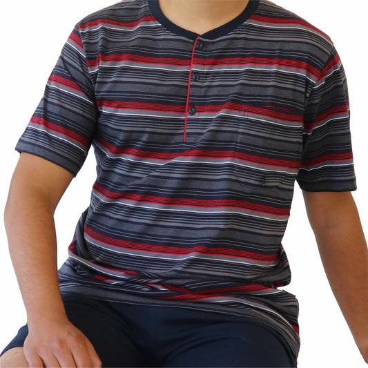 Gestreepte heren shortama met blauw, rood en grijze strepen. Korte mouwen en knoopsluiting aan de hals.