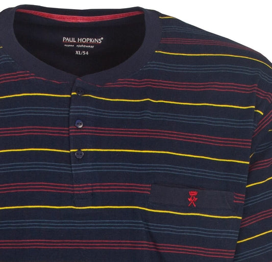 Donkerblauwe pyjama top met rode, gele en blauwe strepen. Paul Hopkins logo zichtbaar.