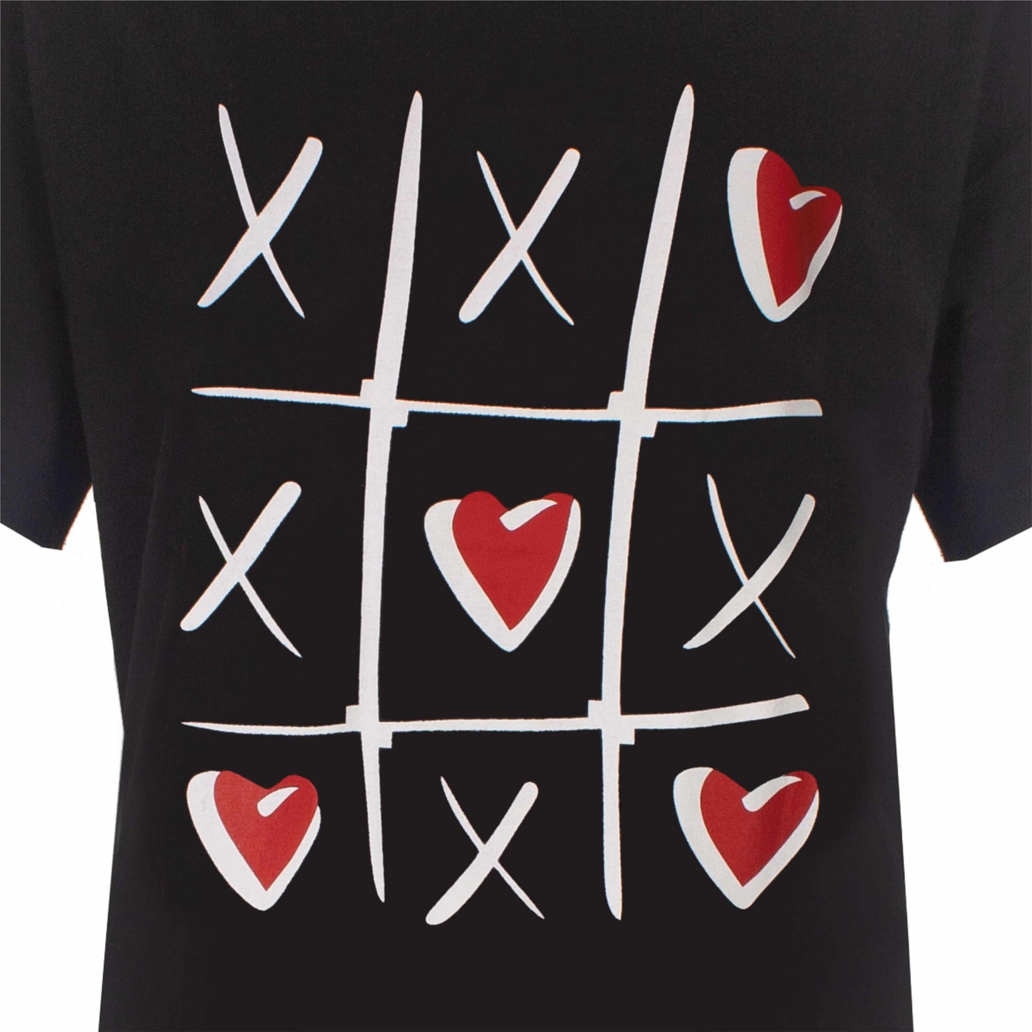 Zwart dames big shirt met print van tic-tac-toe spel met kruisjes en rode hartjes op zwarte achtergrond
