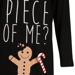 Zwart nachthemd met lange mouwen en opdruk van een peperkoekmannetje met de tekst 'PIECE OF ME?'