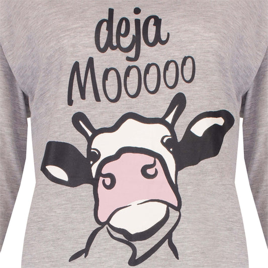 Grijs nachthemd met lange mouwen, opdruk 'deja Moooo' en grote koeienillustratie op de voorkant.