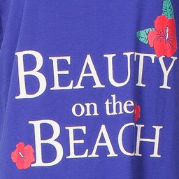 Kobaltblauw nachthemd met 'Beauty on the Beach' tekst en rode bloemen, korte mouwen en ronde hals