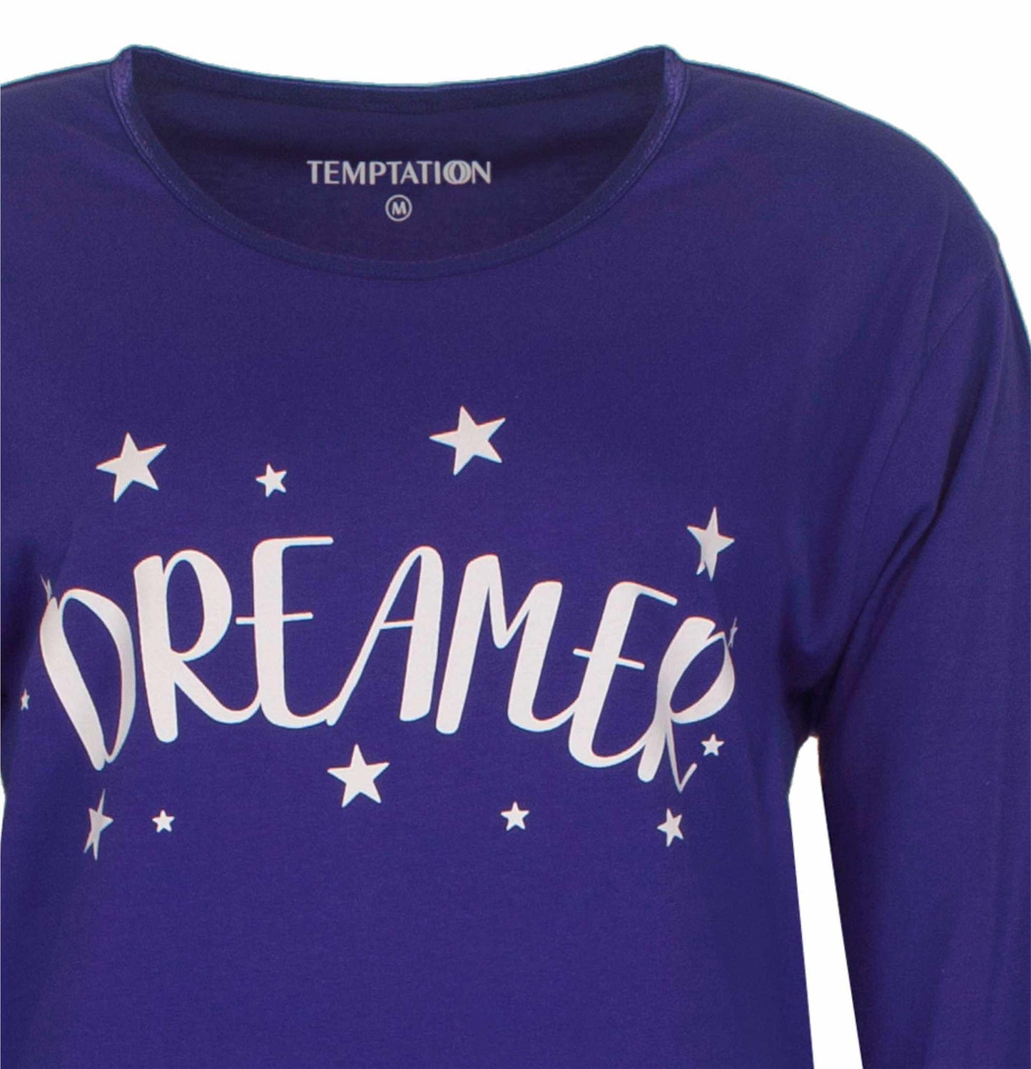 Paars nachthemd met 'Dreamer' in witte letters en sterren eromheen, merk Temptation zichtbaar op de hals