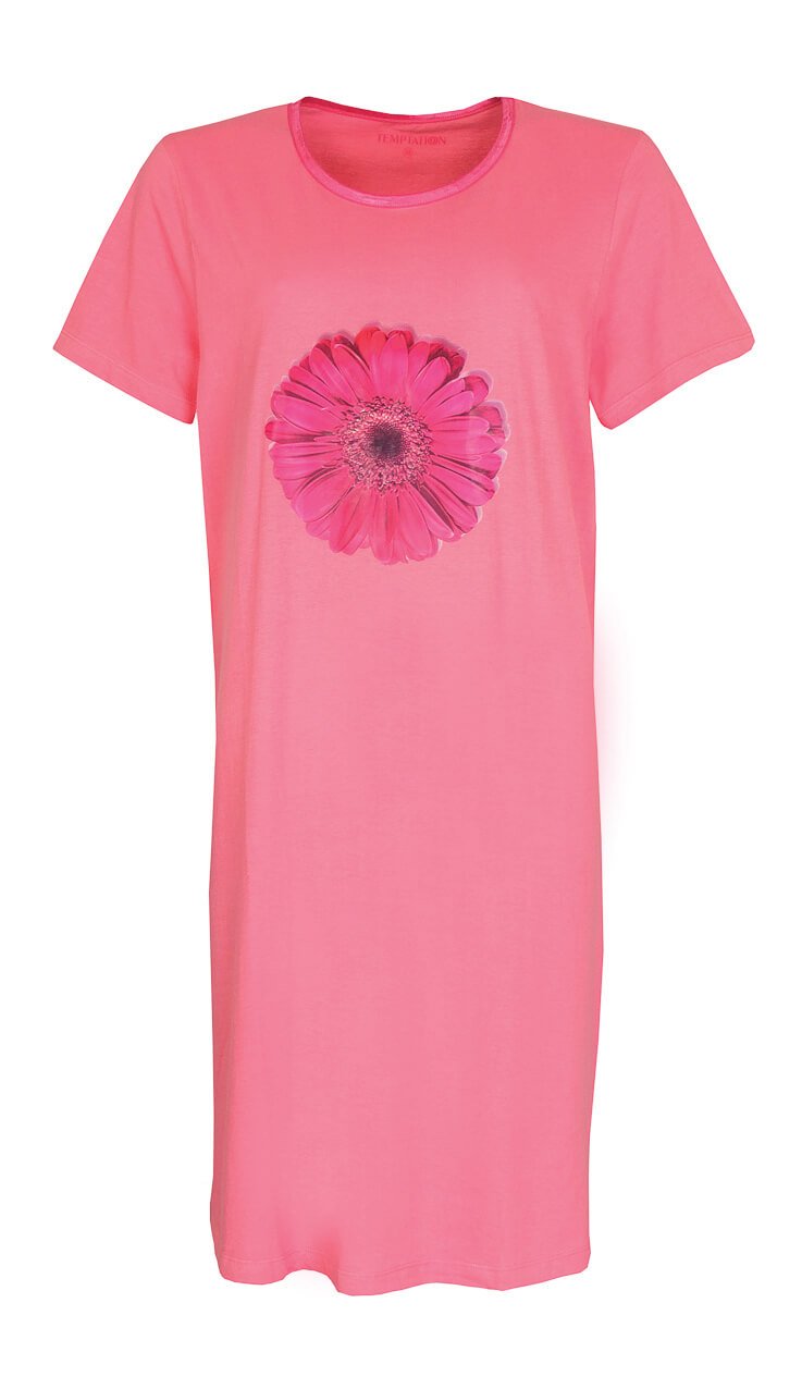 Roze nachthemd met korte mouwen en een grote roze bloem op de borst, gemaakt van katoen.