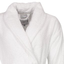 Witte badjas met sjaalkraag, lange mouwen en ceintuur. Gemaakt van zachte badstof, ideaal voor ontspanning na het baden.