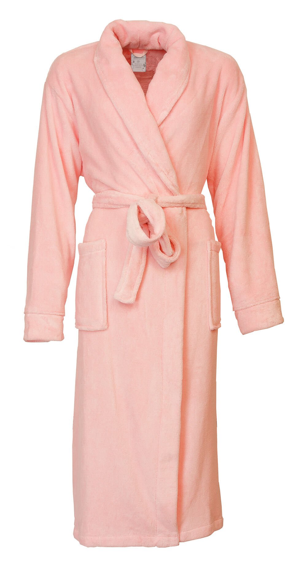 Roze fleece badjas met lange mouwen, sjaalkraag, ceintuur en twee zakken. Volledig getoond op witte achtergrond.