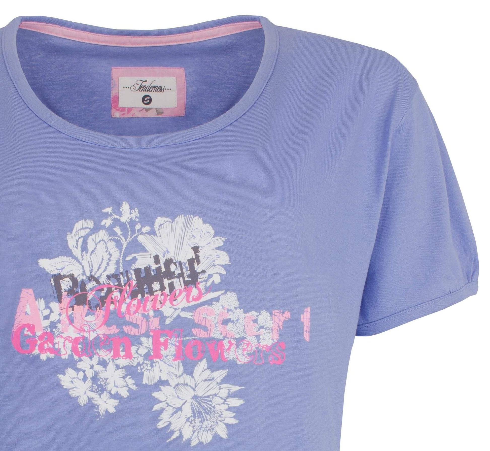Blauw dames nachthemd met ronde hals, korte mouwen en grote witte bloemenprint met roze tekst op de borst.