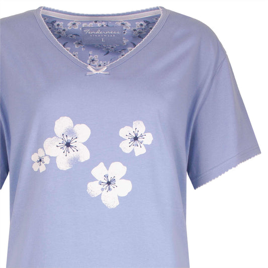 Lichtblauw nachthemd met witte bloemenprint, V-hals en korte mouwen, merk Tenderness