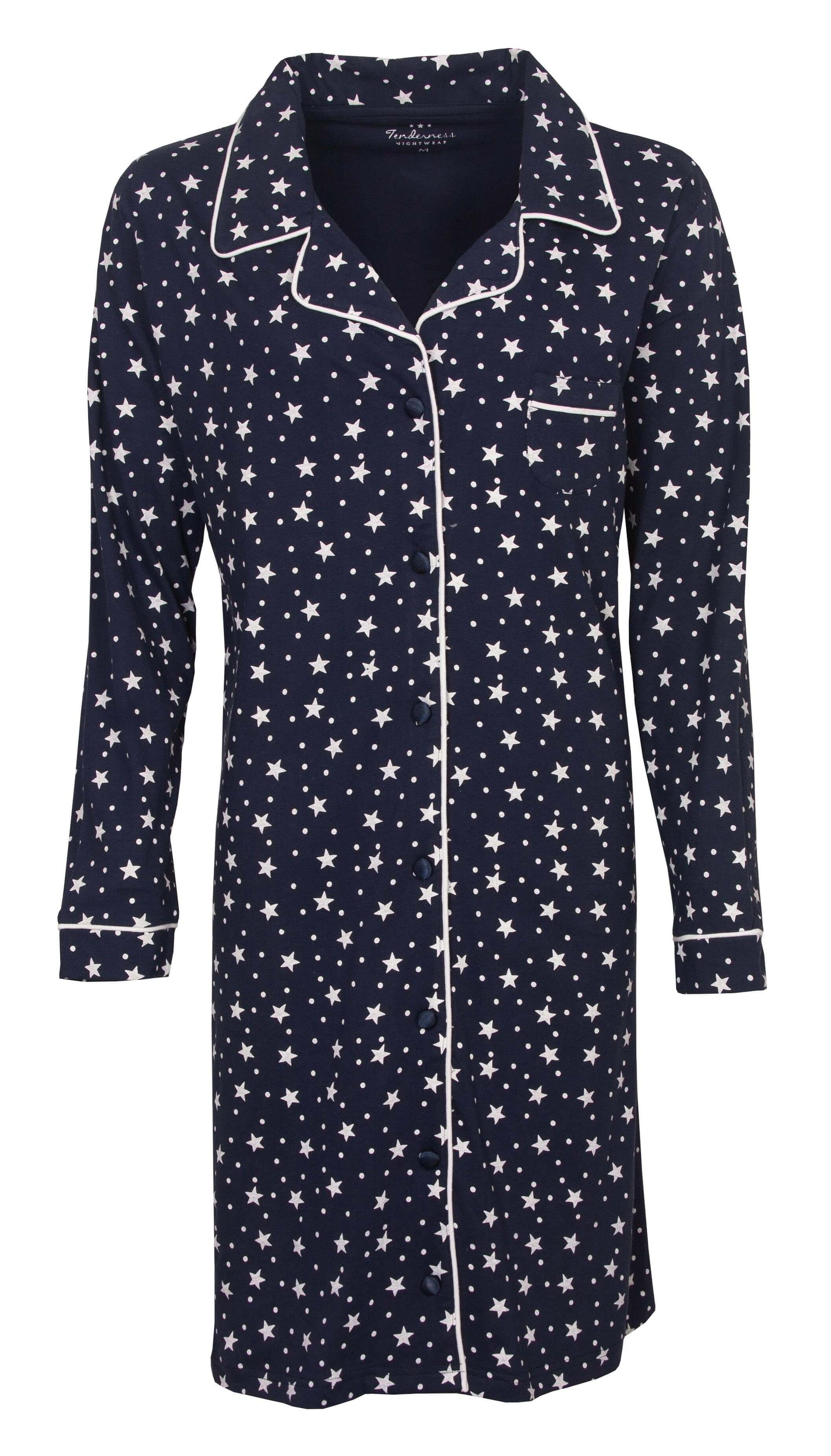 Donkerblauw nachthemd met witte sterren en stippen, lange mouwen en knoopsluiting aan de voorkant.