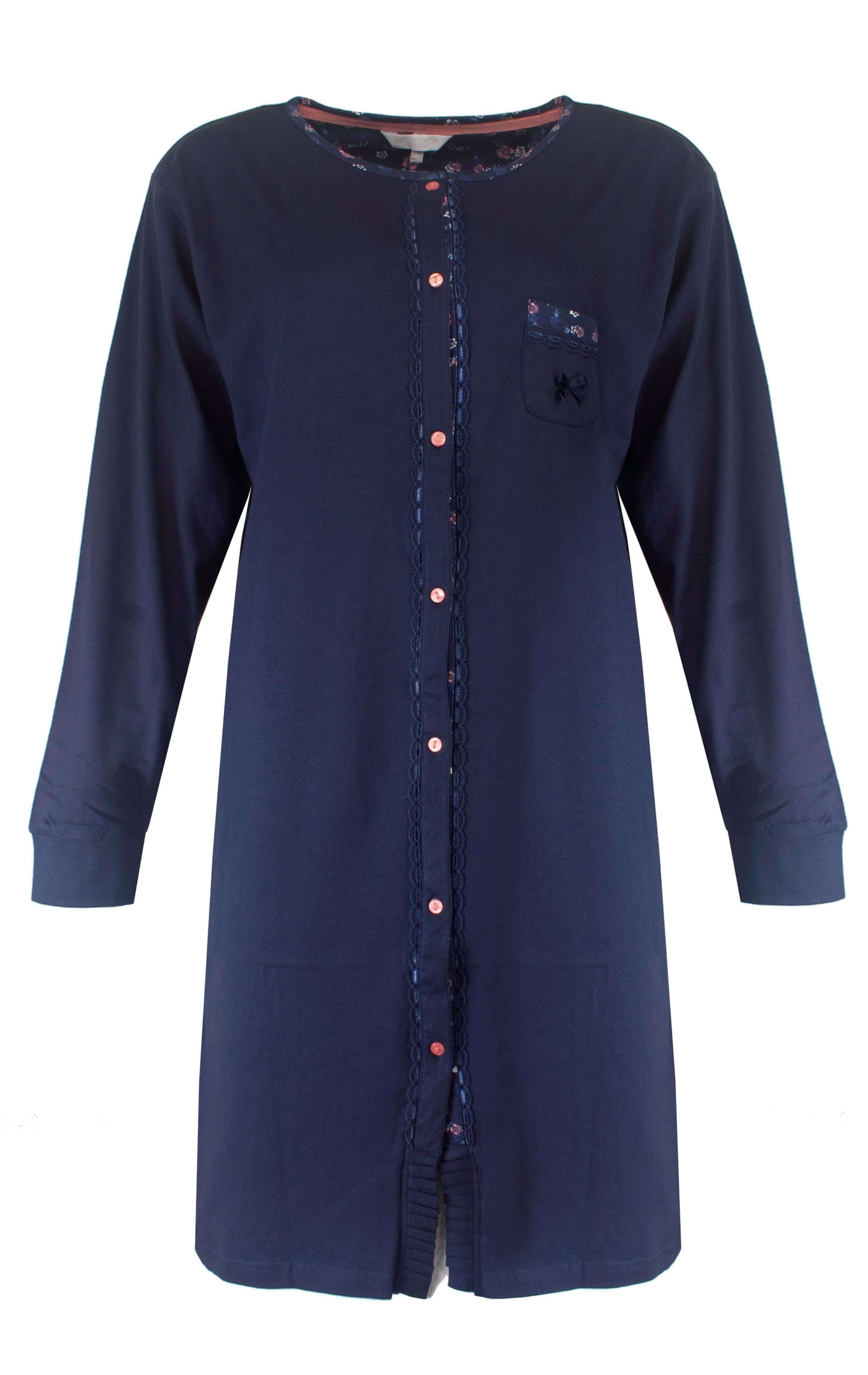 Donkerblauw lang nachthemd met doorknoop-sluiting, lange mouwen, ronde hals, borstzakje en kantafwerking